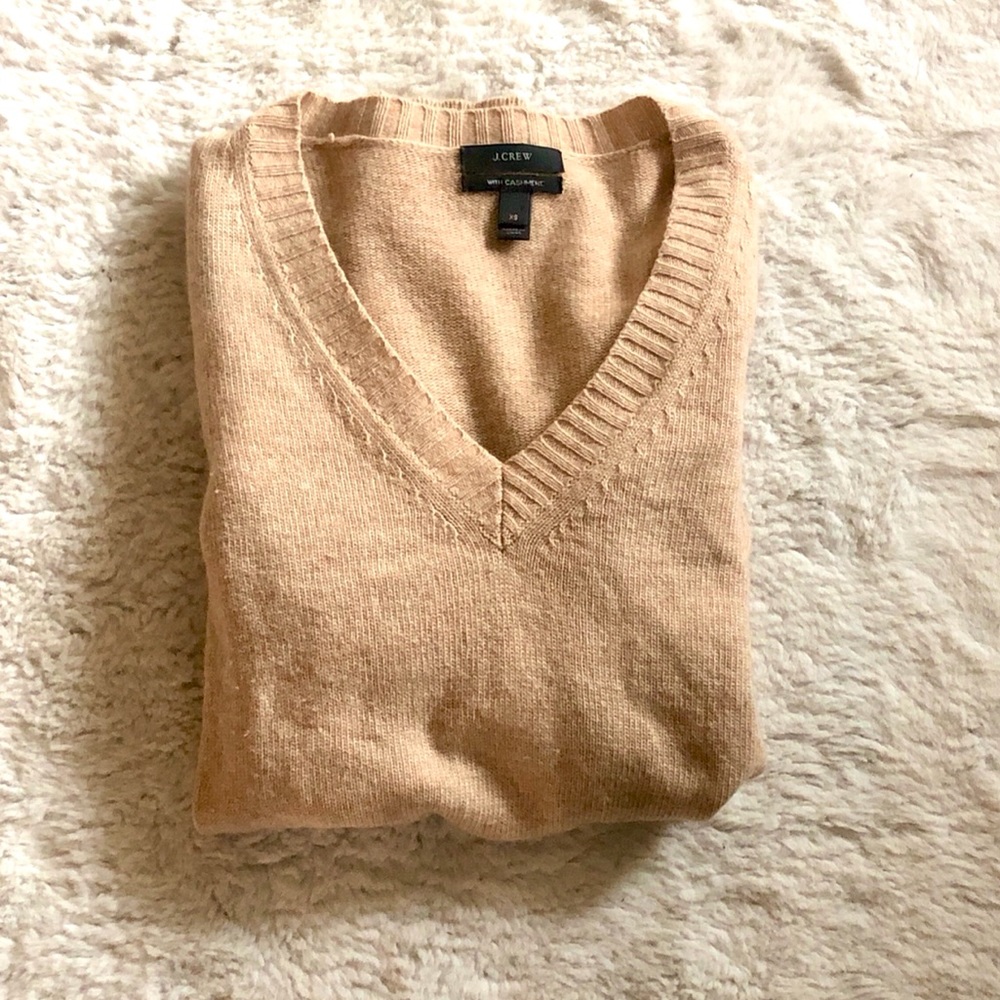 NWOT Cashmere V-neck Sweater with Leather Padded Arm Detailing